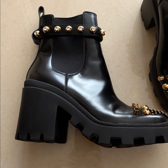 Gucci Trip Studded Chelsea Boot size 39.5 Black and gold. Worn once. - Picture 12 of 16